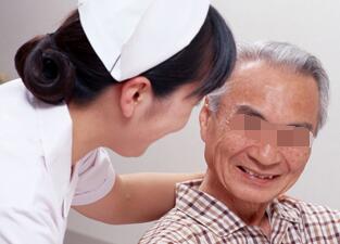 武汉早期老年白癜风有什么治疗方法？